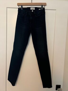 Frame Denim Le High Skinny Jeans in Dark Black